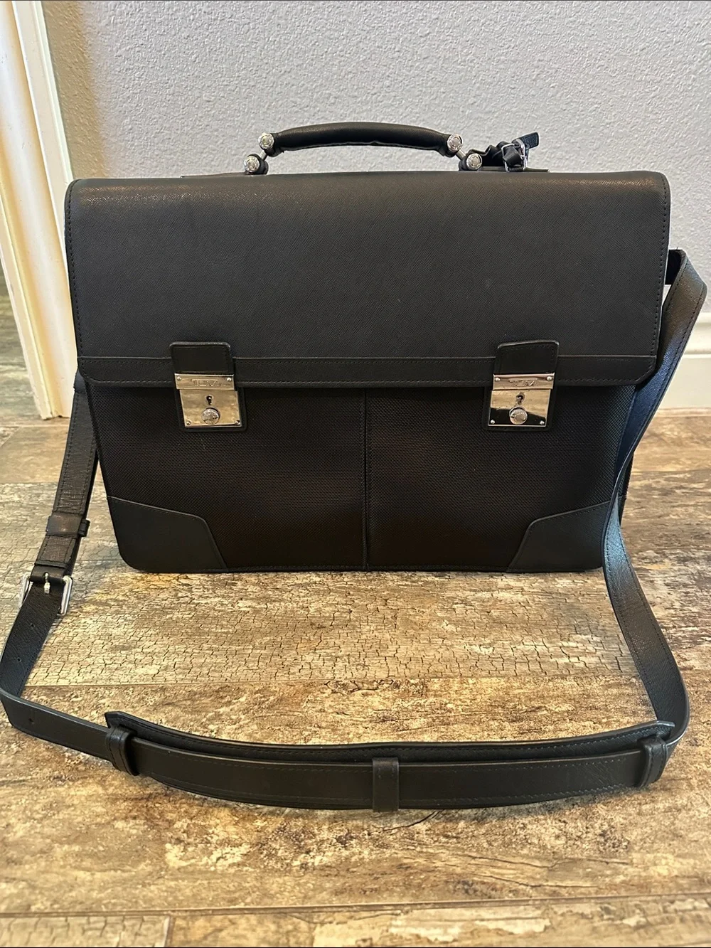 Tumi Black Leather Briefcase with Shoulder Strap